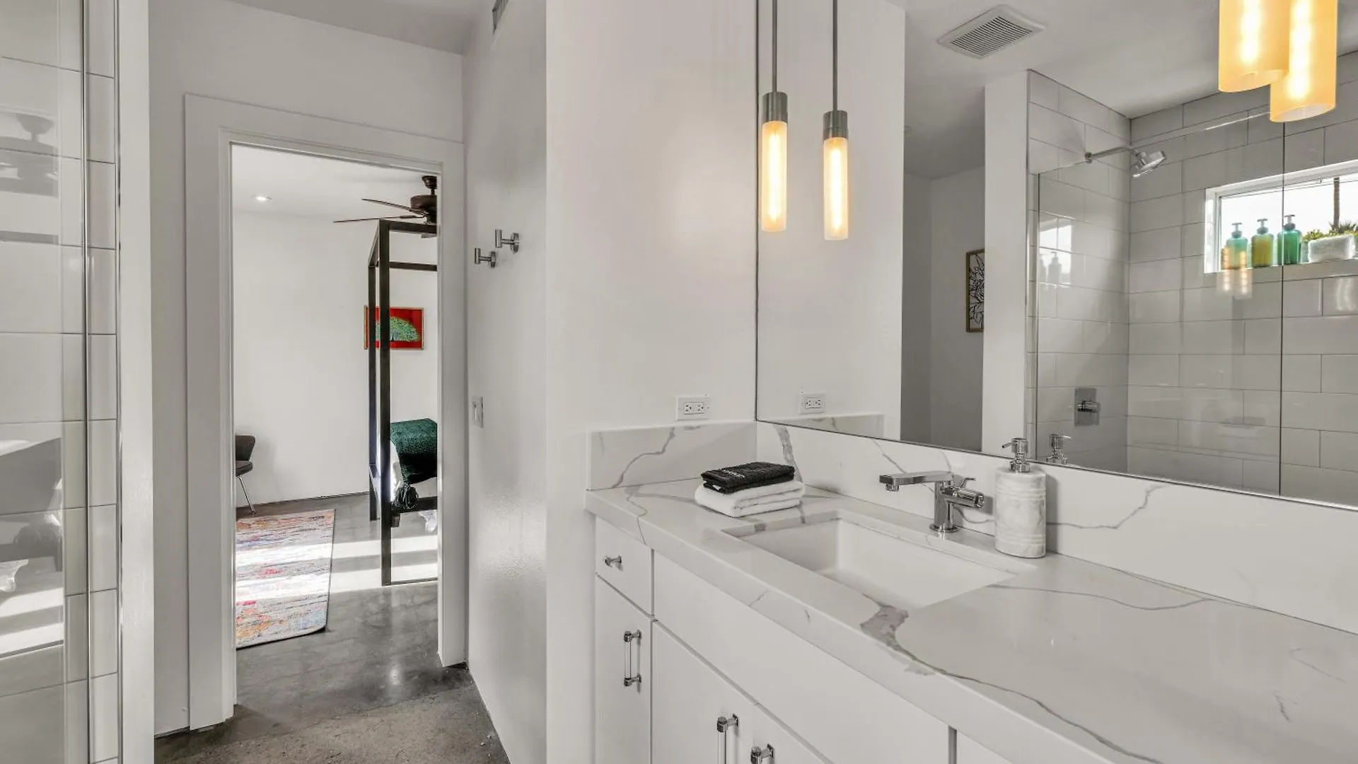 Mid-Century Elegance & Fun In Tahquitz River Estates 棕榈泉