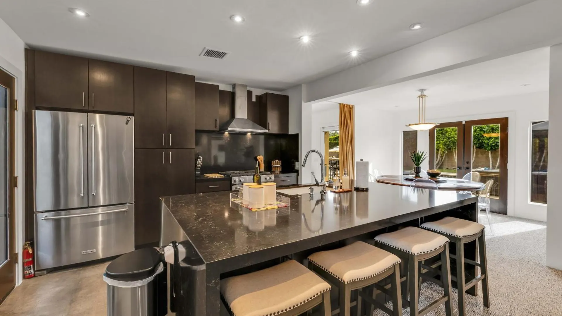 Mid-Century Elegance & Fun In Tahquitz River Estates パーム・スプリングス